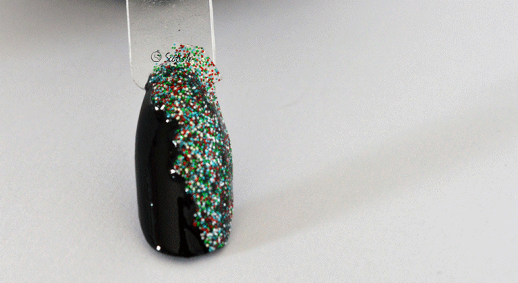 Nail art réalisé par Scotis sur une base noire avec foultitude de paillettes colorés